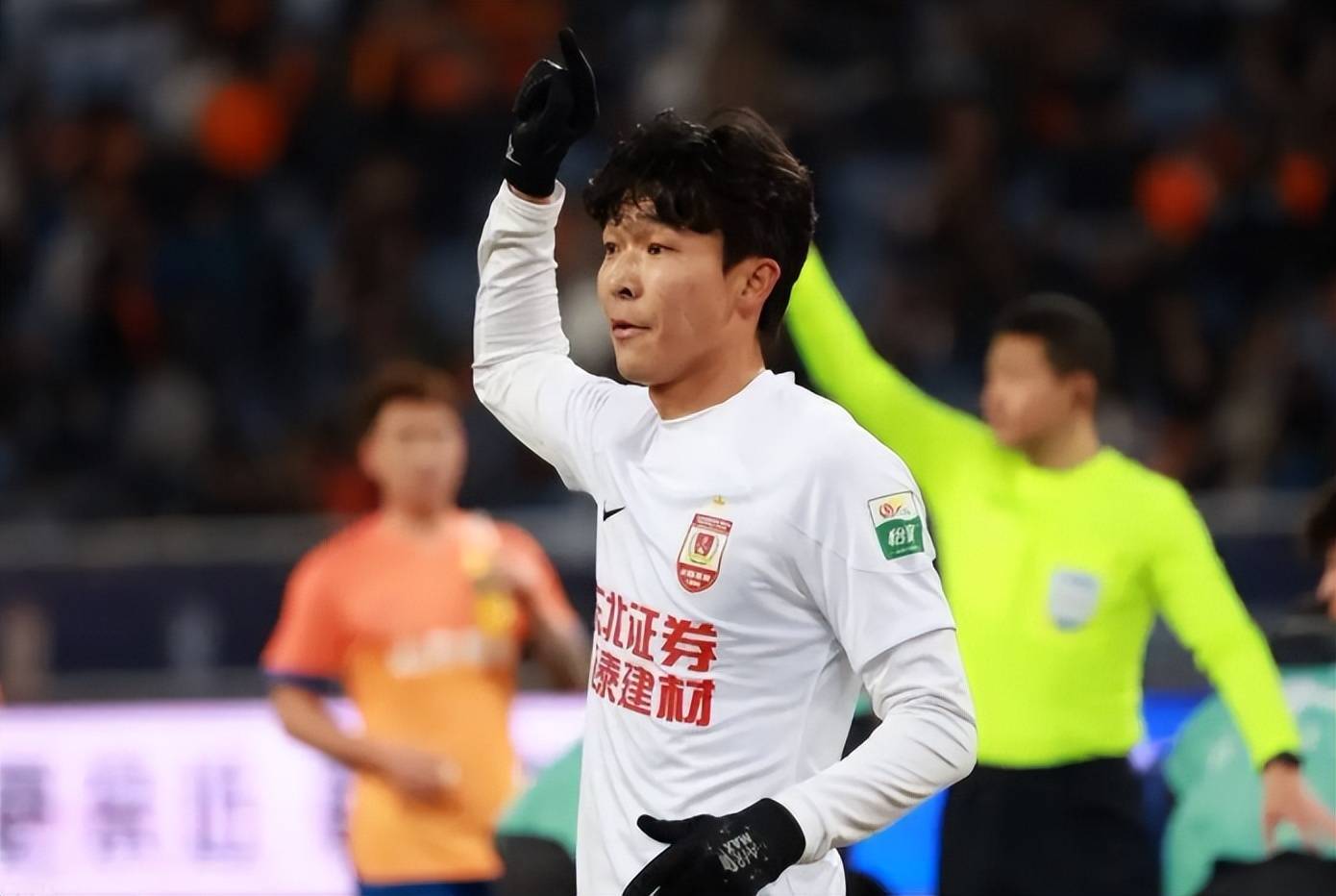 包含转会期成都蓉城调整名单以备英超;防线松动环节打磨;媒体盛赞;高层口径保持一致的词条 包含转会期成都蓉城调整名单以备英超;防线松动环节打磨;媒体盛赞;高层口径保持一致的词条